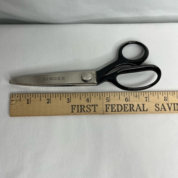 Vintage Singer Sewing Pinking Shears. 1577. Black Handles 7.5"long - Picture 4 of 10